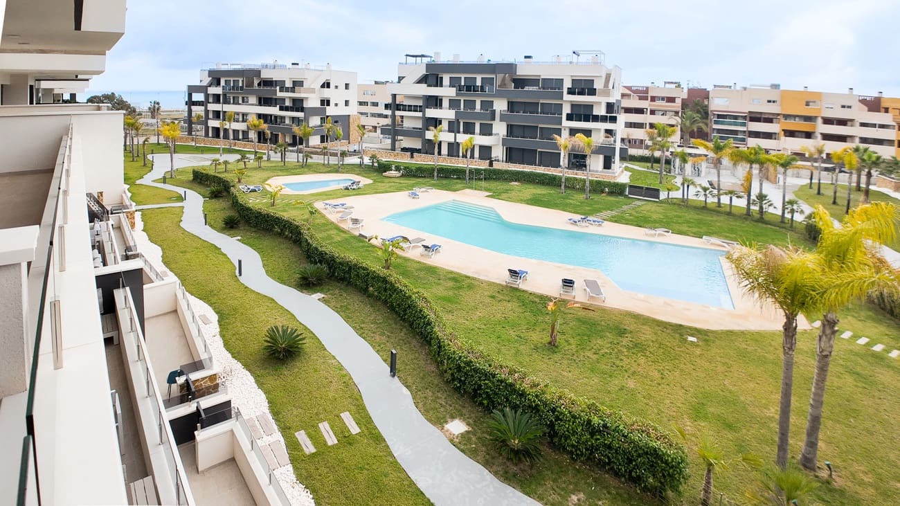 2 bedroom Apartment for sale in Playa Flamenca - € 349,500 (Ref: 9726999)