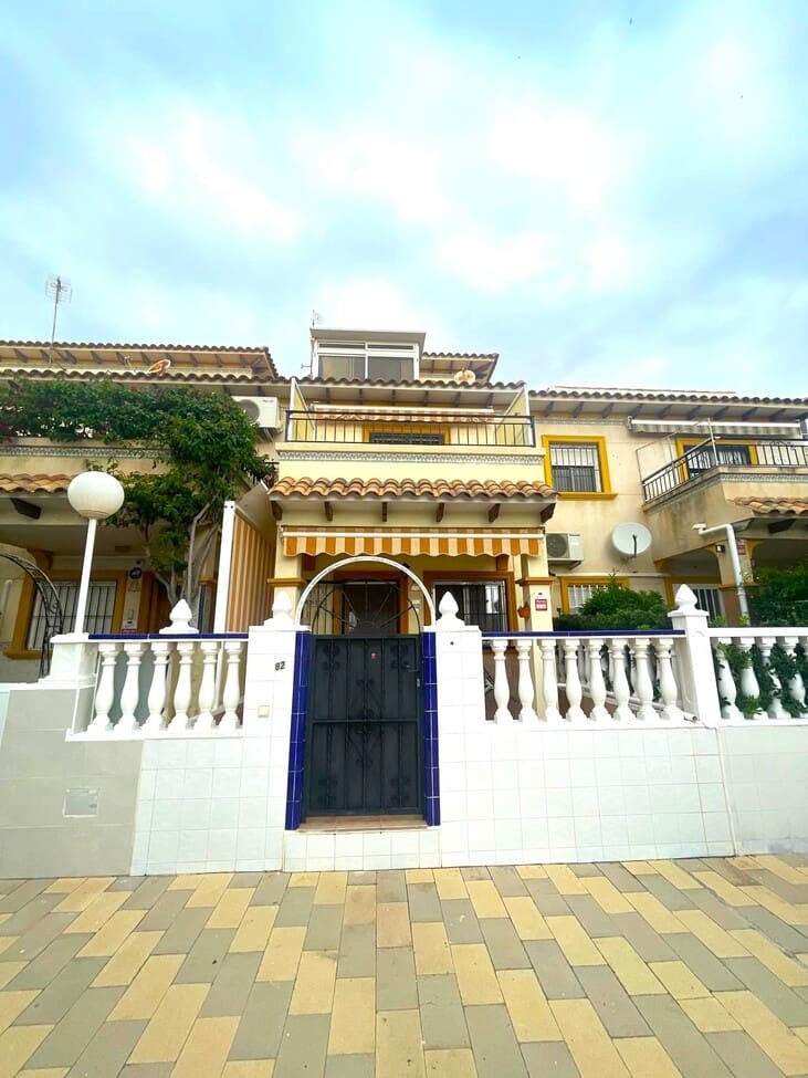 3 bedroom Townhouse for sale in Punta Prima with pool garage - € 199,000 (Ref: 9727001)