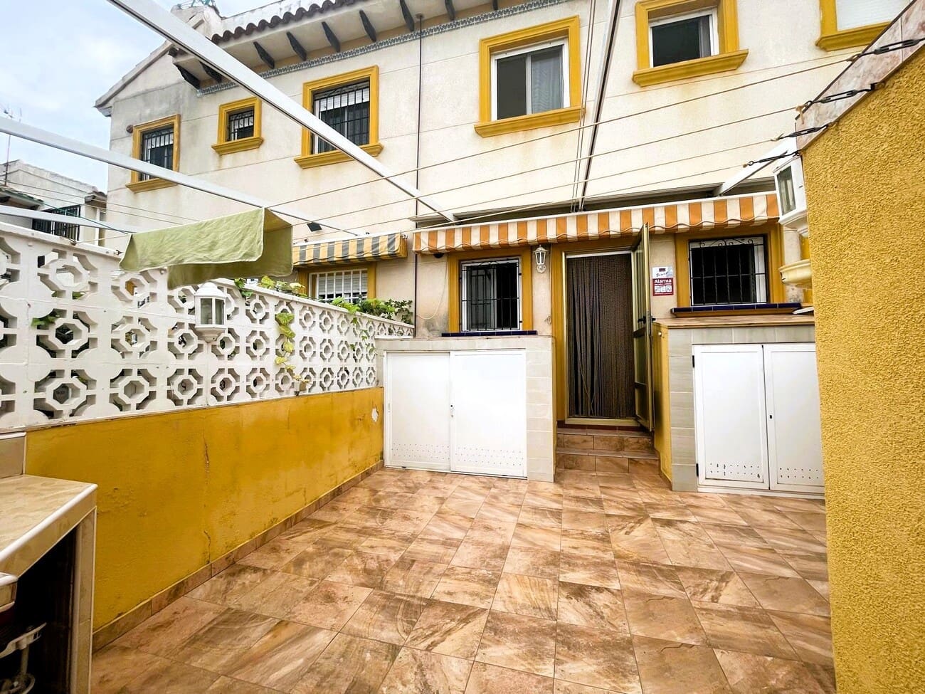 3 bedroom Townhouse for sale in Punta Prima with pool garage - € 199,000 (Ref: 9727001)