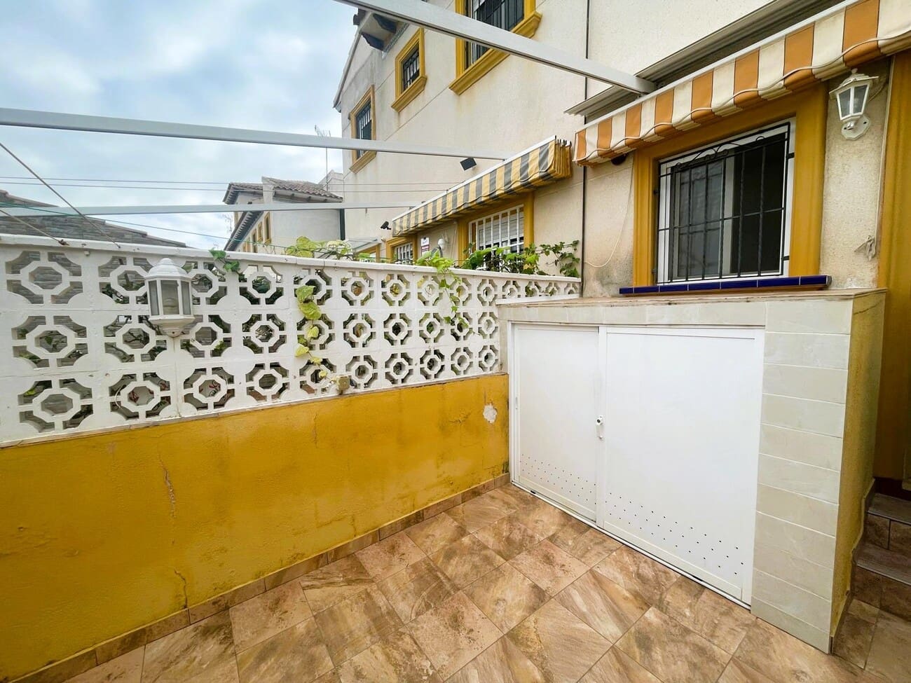 3 bedroom Townhouse for sale in Punta Prima with pool garage - € 199,000 (Ref: 9727001)