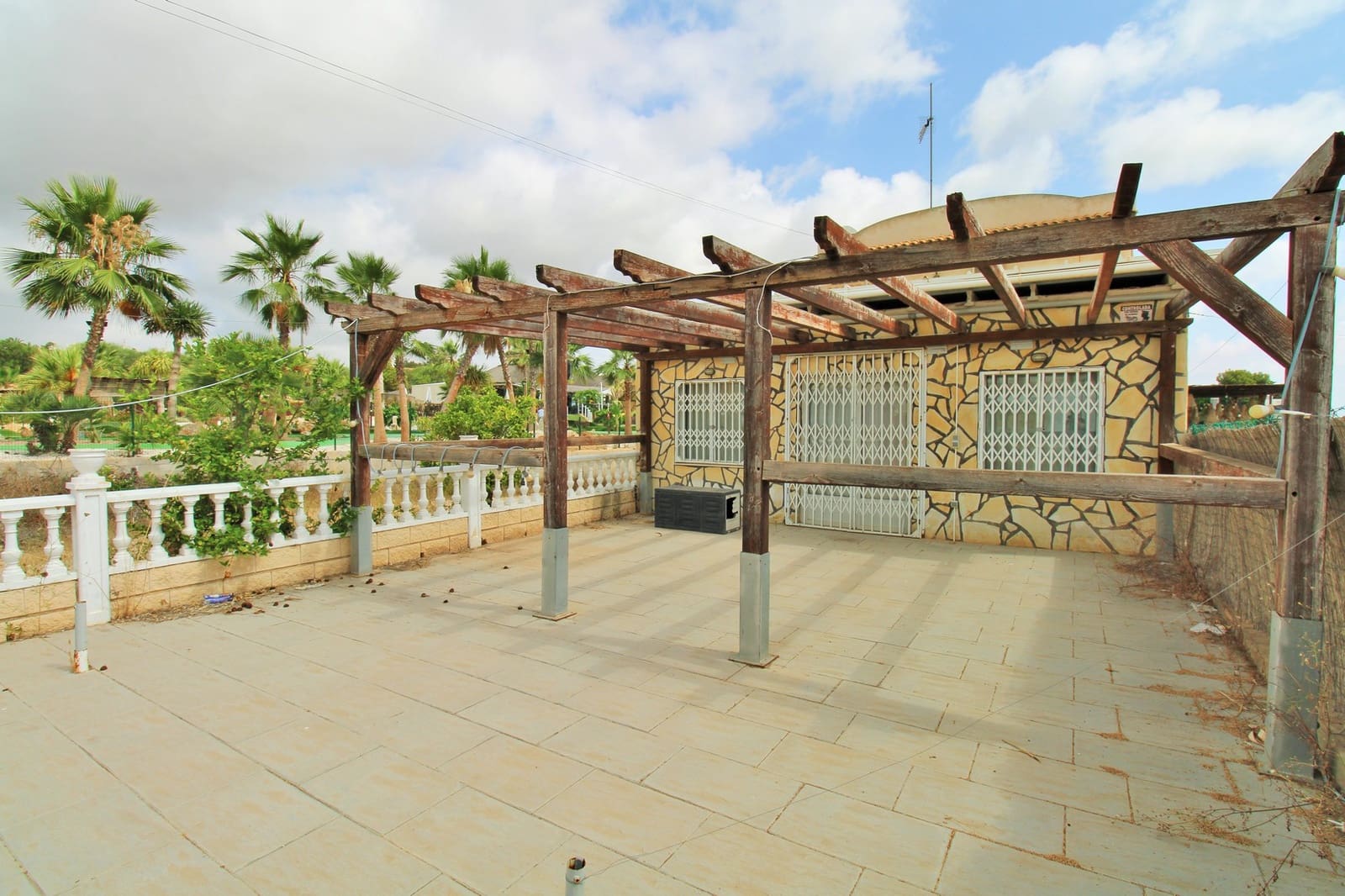 Local Comercial de 3 habitaciones en Villamartin en venta - 374.900 € (Ref: 9727100)