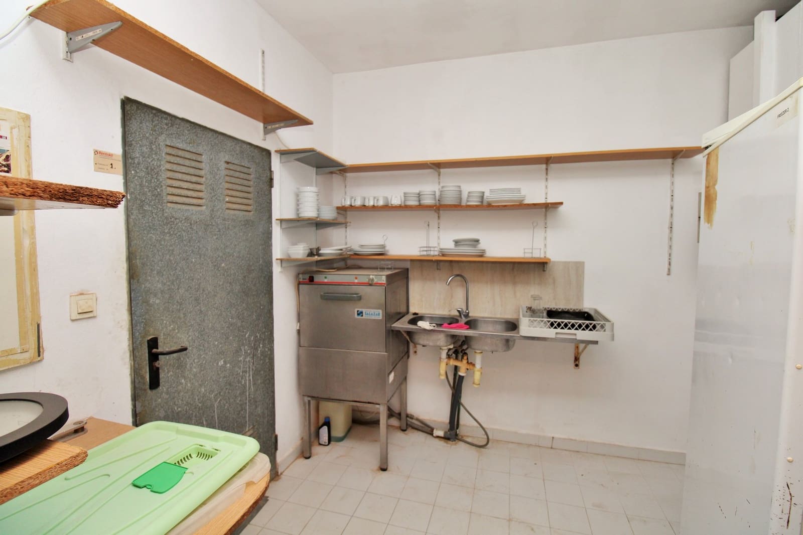 Local Comercial de 3 habitaciones en Villamartin en venta - 374.900 € (Ref: 9727100)