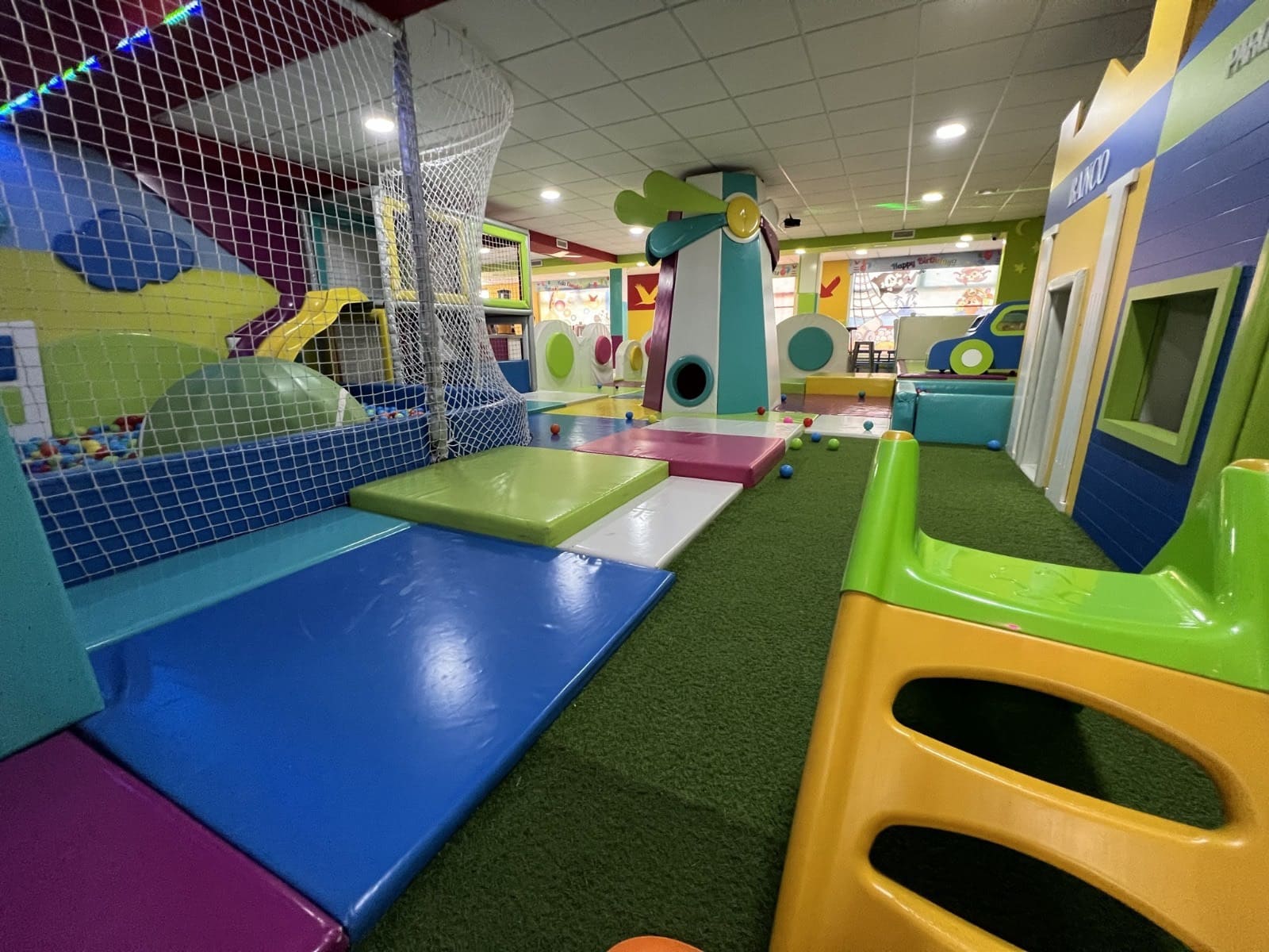 Commercieel te koop in Torrevieja - € 1.000.000 (Ref: 9727101)