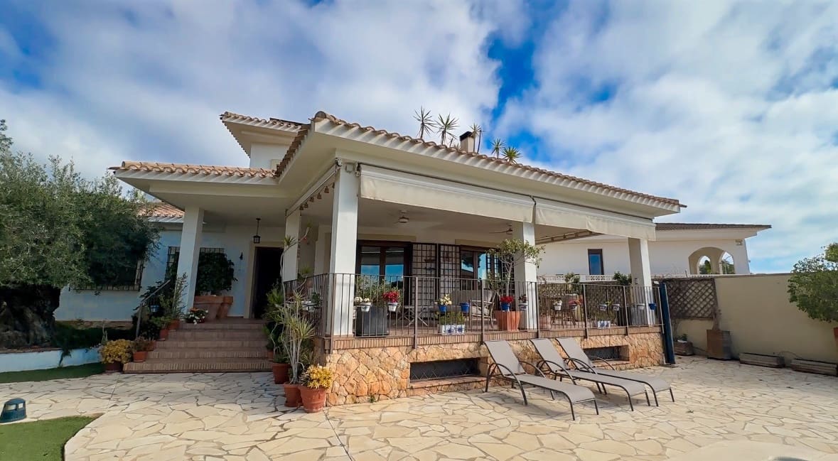 7 bedroom Villa for sale in Dehesa de Campoamor with pool garage - € 1,349,000 (Ref: 9727102)