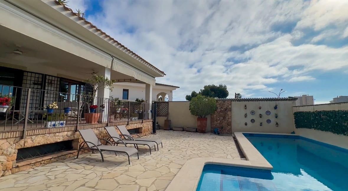 7 bedroom Villa for sale in Dehesa de Campoamor with pool garage - € 1,349,000 (Ref: 9727102)