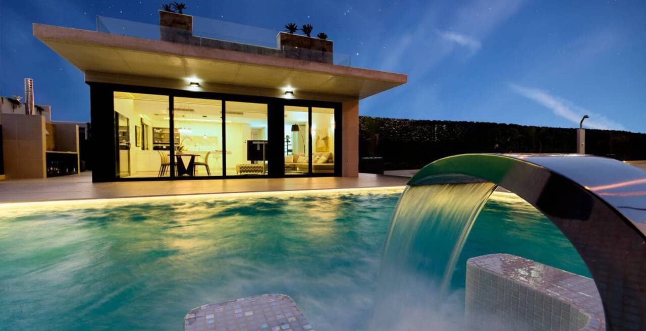 Chalet de 4 habitaciones en Campoamor en venta con piscina garaje - 1.195.000 € (Ref: 9727175)