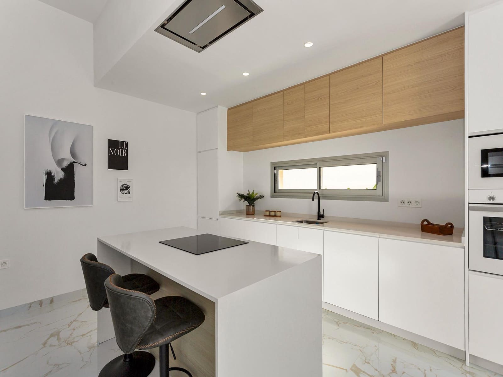 3 bedroom Villa for sale in Torrevieja with pool - € 700,000 (Ref: 9727188)