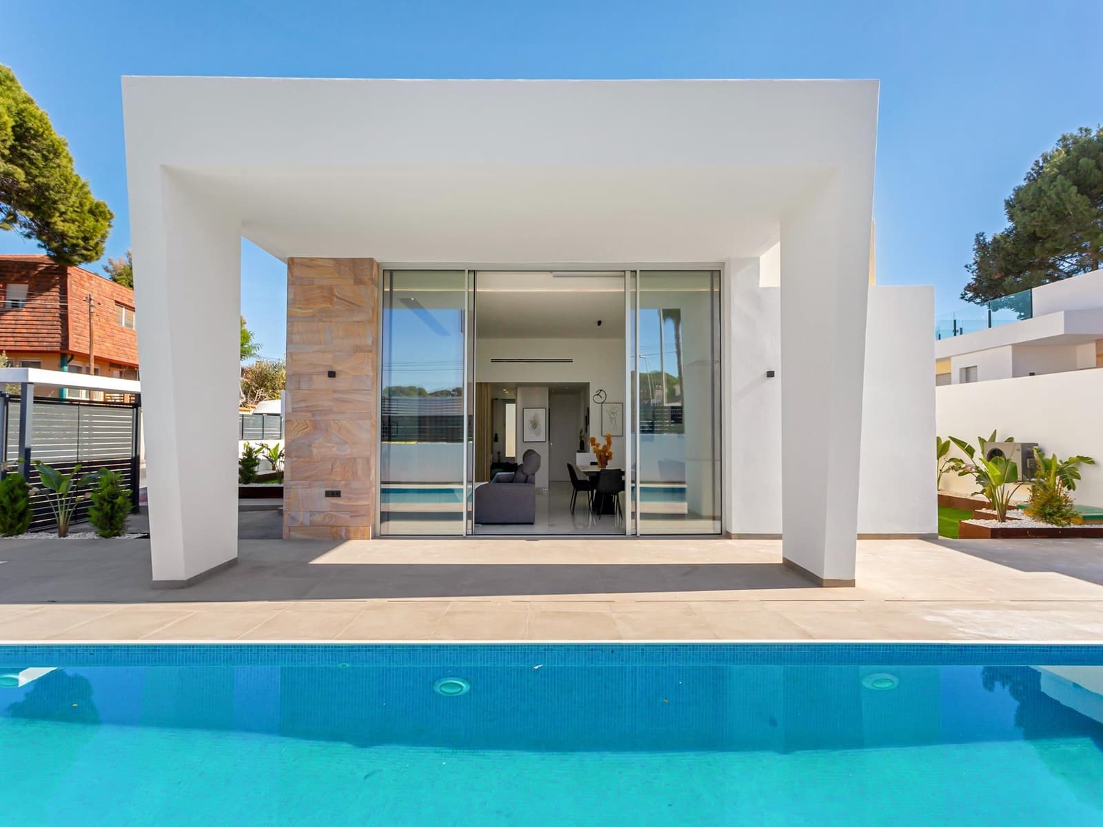 3 bedroom Villa for sale in Torrevieja with pool - € 700,000 (Ref: 9727188)