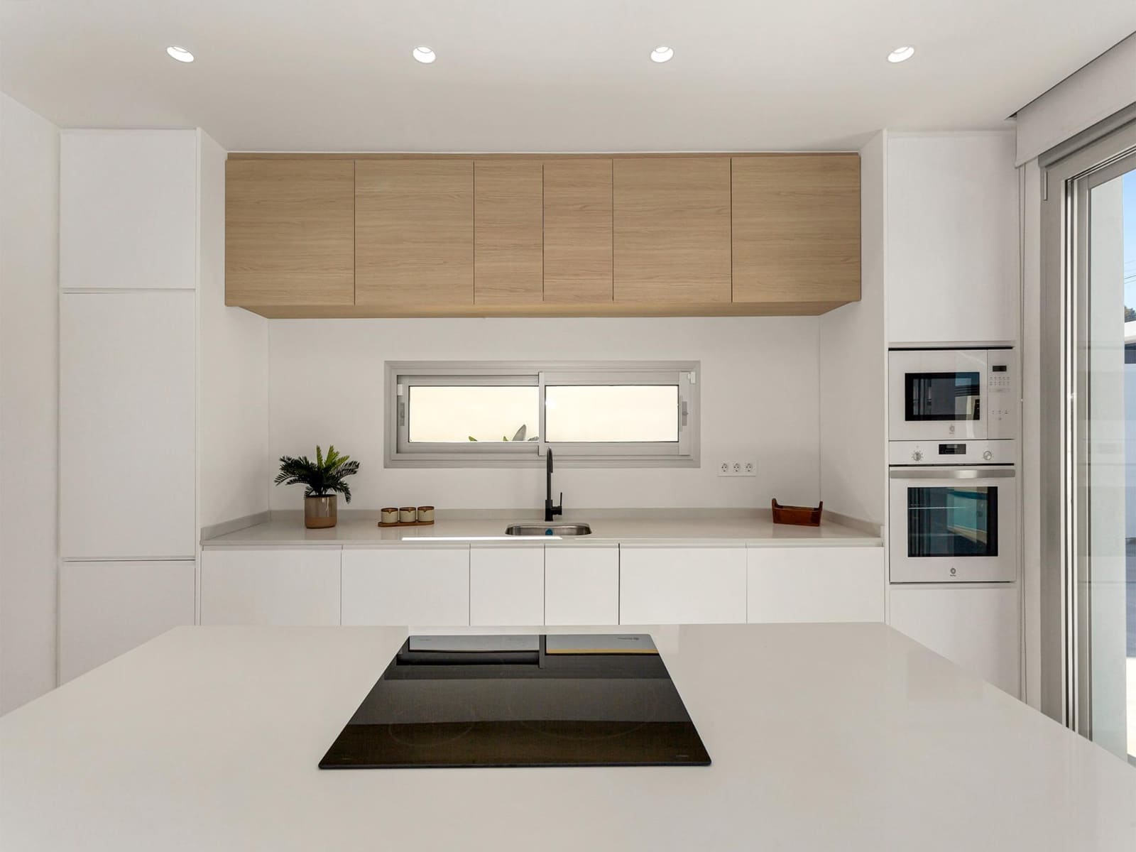 3 bedroom Villa for sale in Torrevieja with pool - € 700,000 (Ref: 9727188)