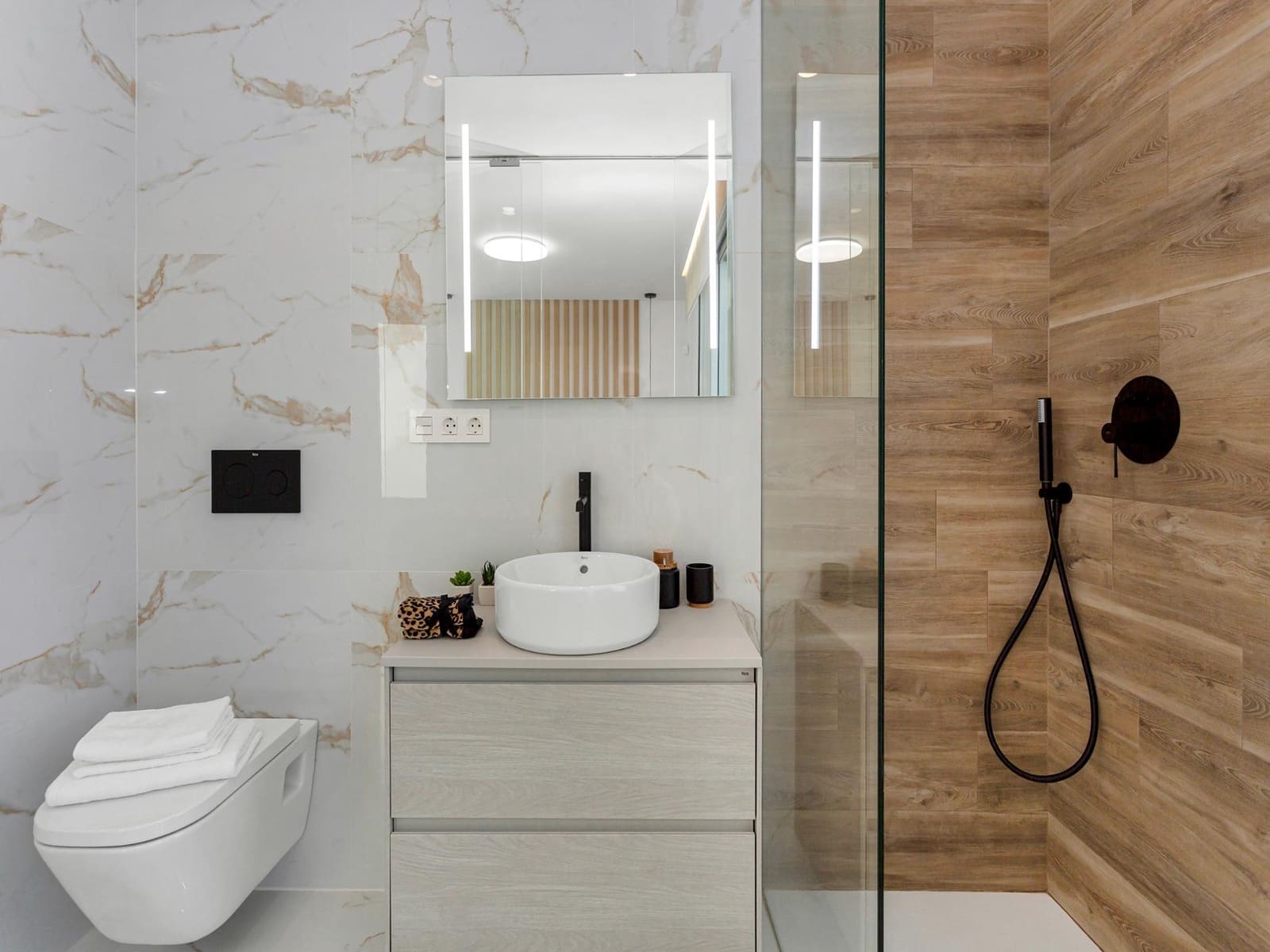 3 bedroom Villa for sale in Torrevieja with pool - € 700,000 (Ref: 9727188)