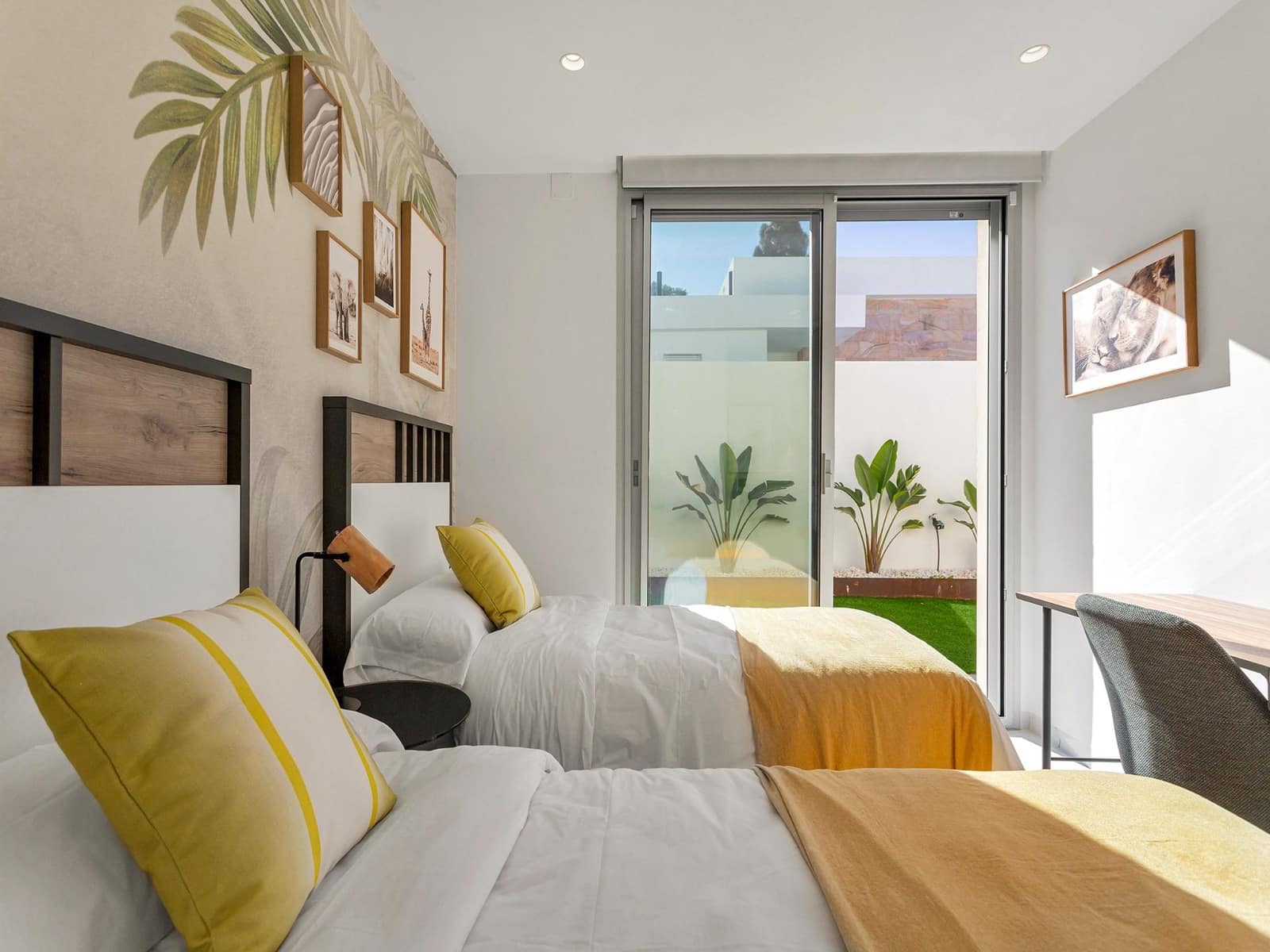 3 bedroom Villa for sale in Torrevieja with pool - € 700,000 (Ref: 9727188)