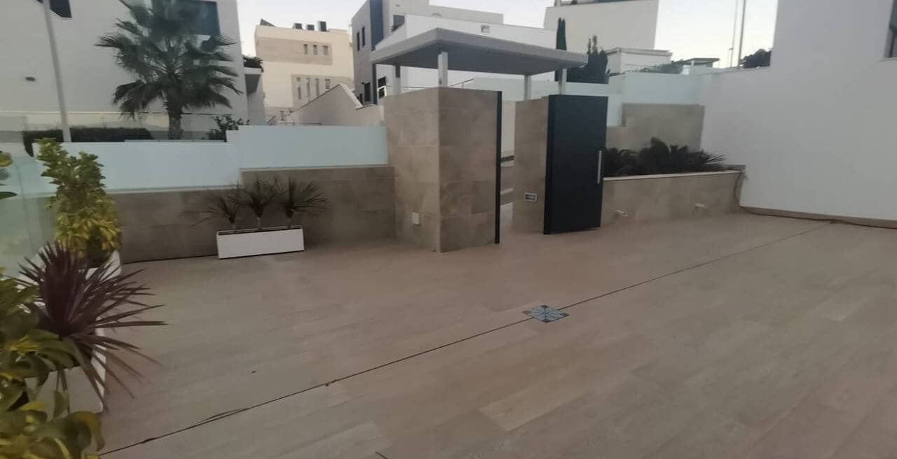 6 bedroom Villa for sale in Campoamor with pool garage - € 1,780,000 (Ref: 9727190)