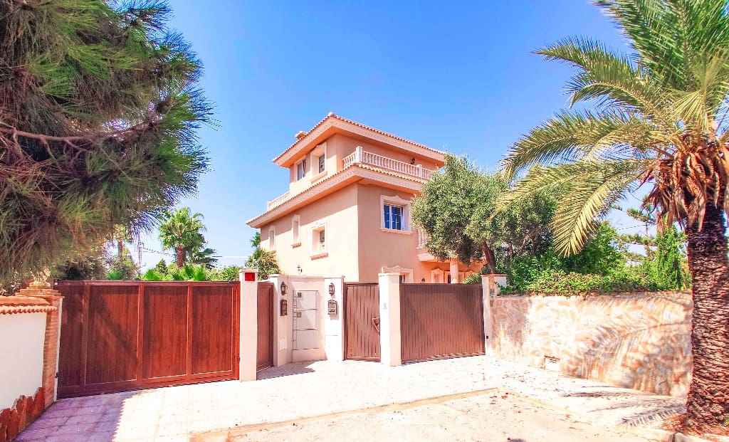 6 bedroom Villa for sale in Cabo Roig with pool garage - € 1,900,000 (Ref: 9727192)