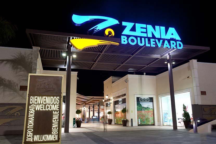 6 bedroom Villa for sale in Cabo Roig with pool garage - € 1,900,000 (Ref: 9727192)