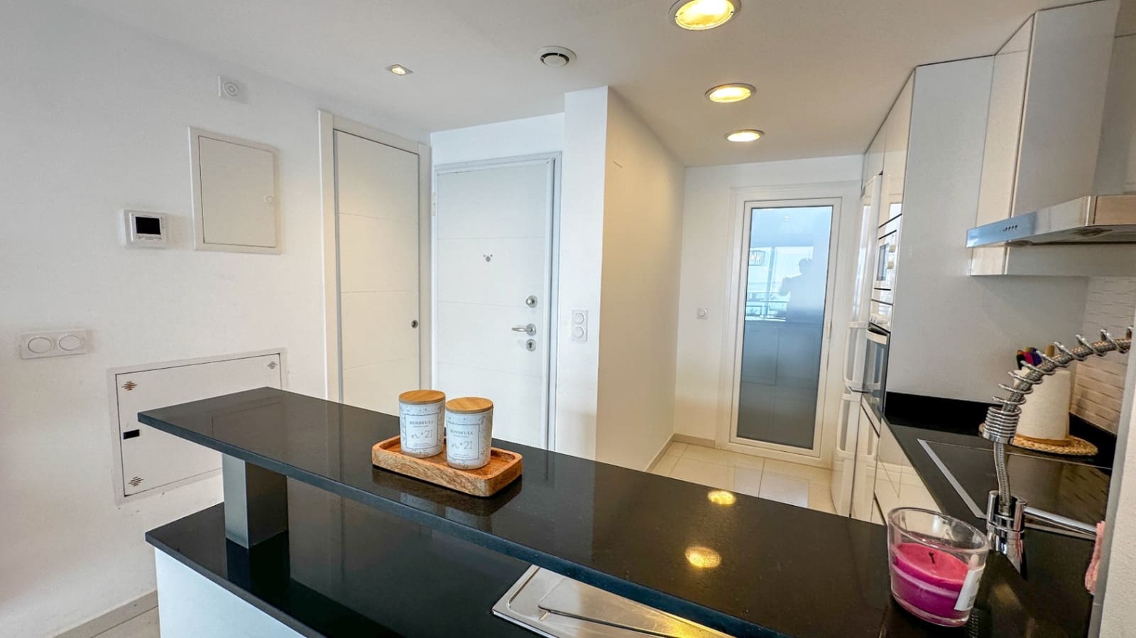 2 slaapkamer Appartement te koop in Torrevieja met zwembad garage - € 420.000 (Ref: 9727200)