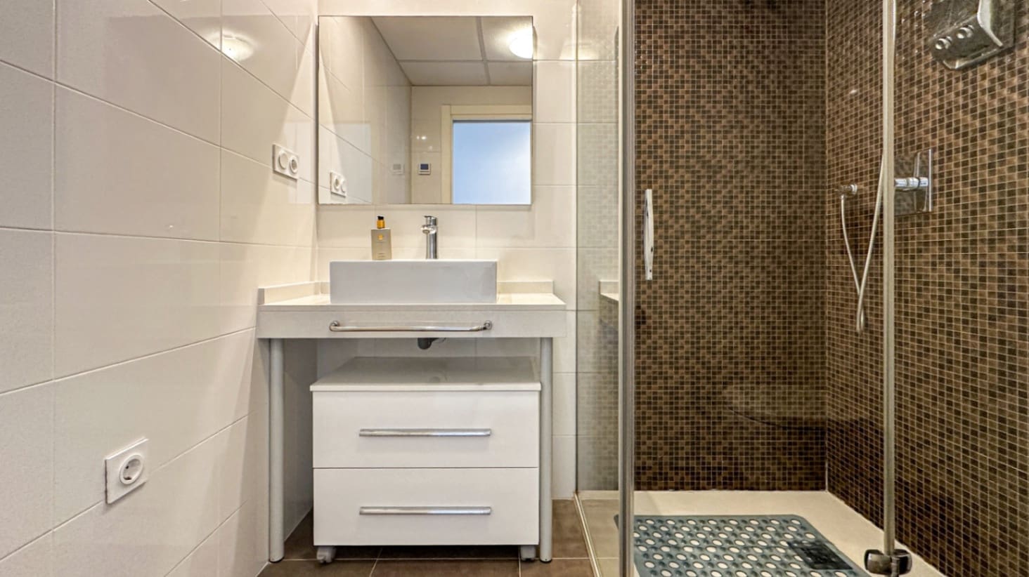 2 slaapkamer Appartement te koop in Torrevieja met zwembad garage - € 420.000 (Ref: 9727200)