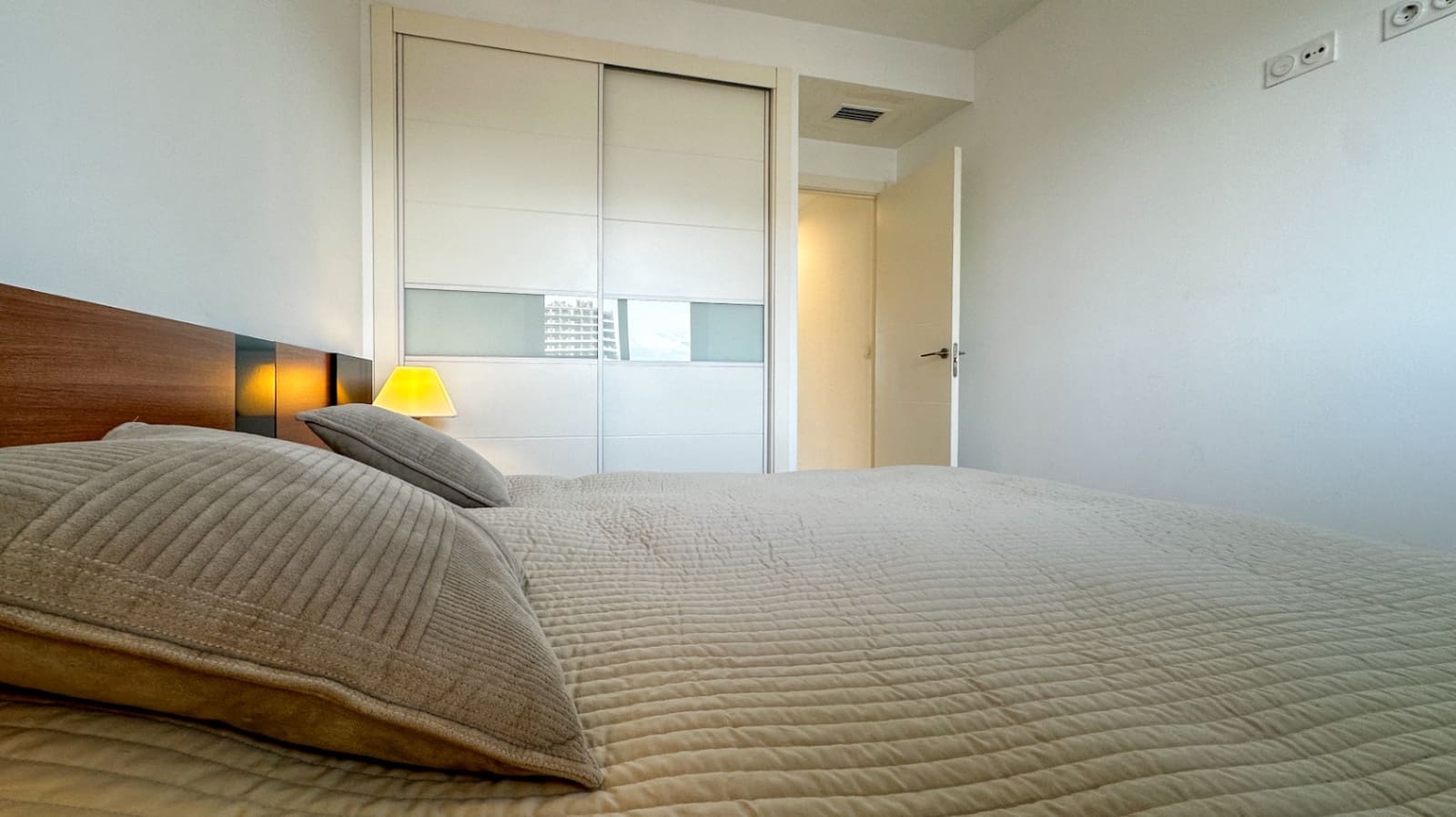 2 slaapkamer Appartement te koop in Torrevieja met zwembad garage - € 420.000 (Ref: 9727200)