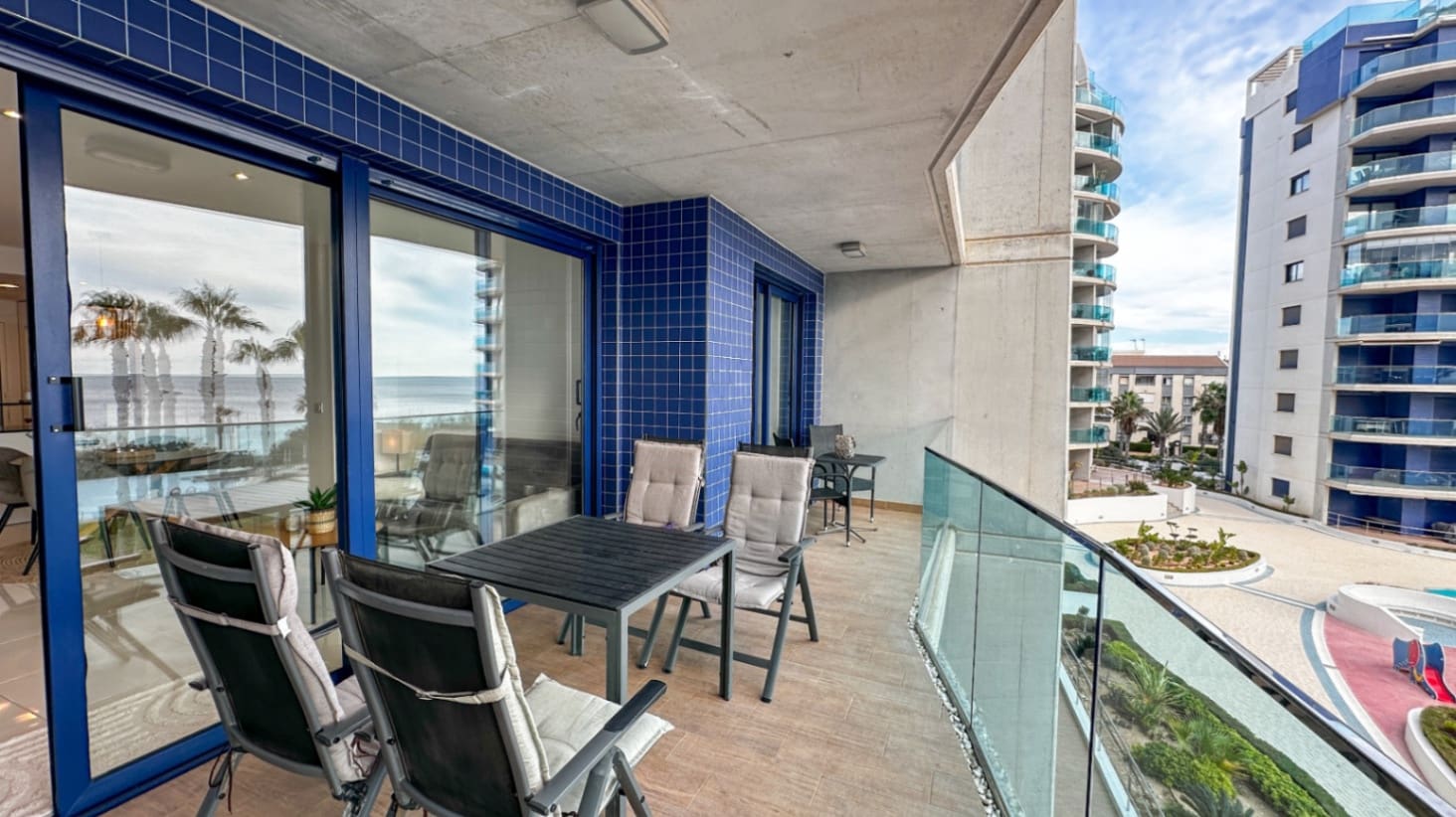 2 slaapkamer Appartement te koop in Torrevieja met zwembad garage - € 420.000 (Ref: 9727200)