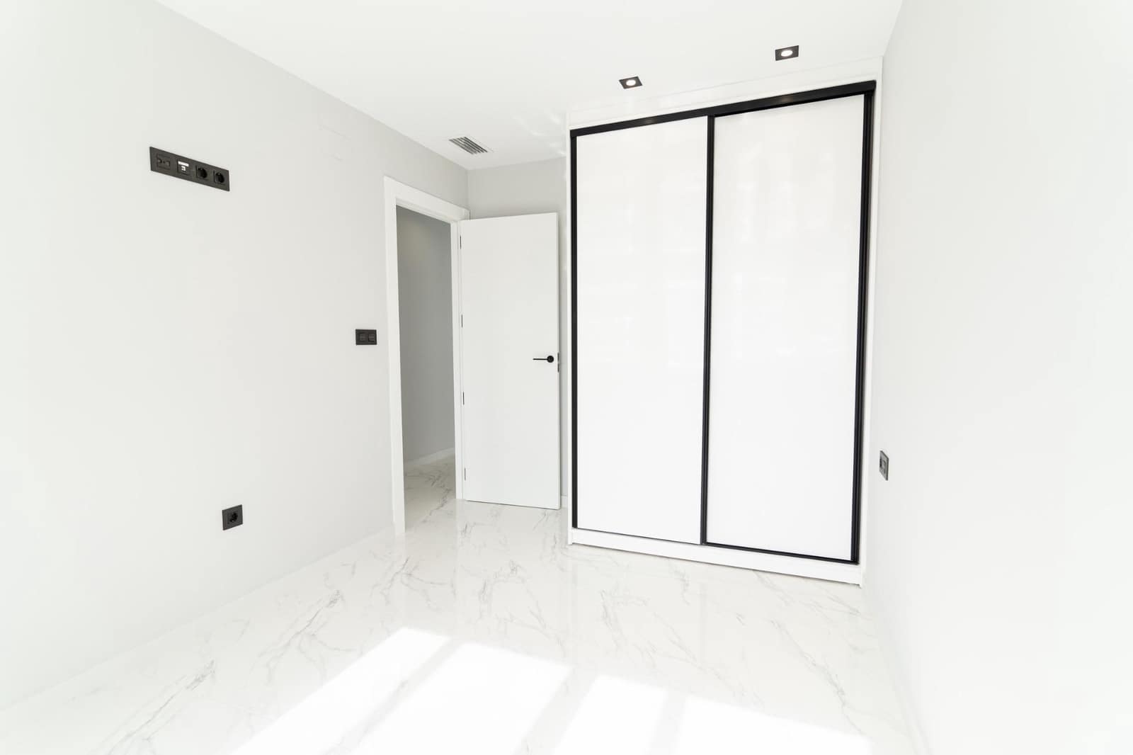 4 soveværelse Villa til salg i Orihuela Costa med swimmingpool garage - € 699.900 (Ref: 9727223)