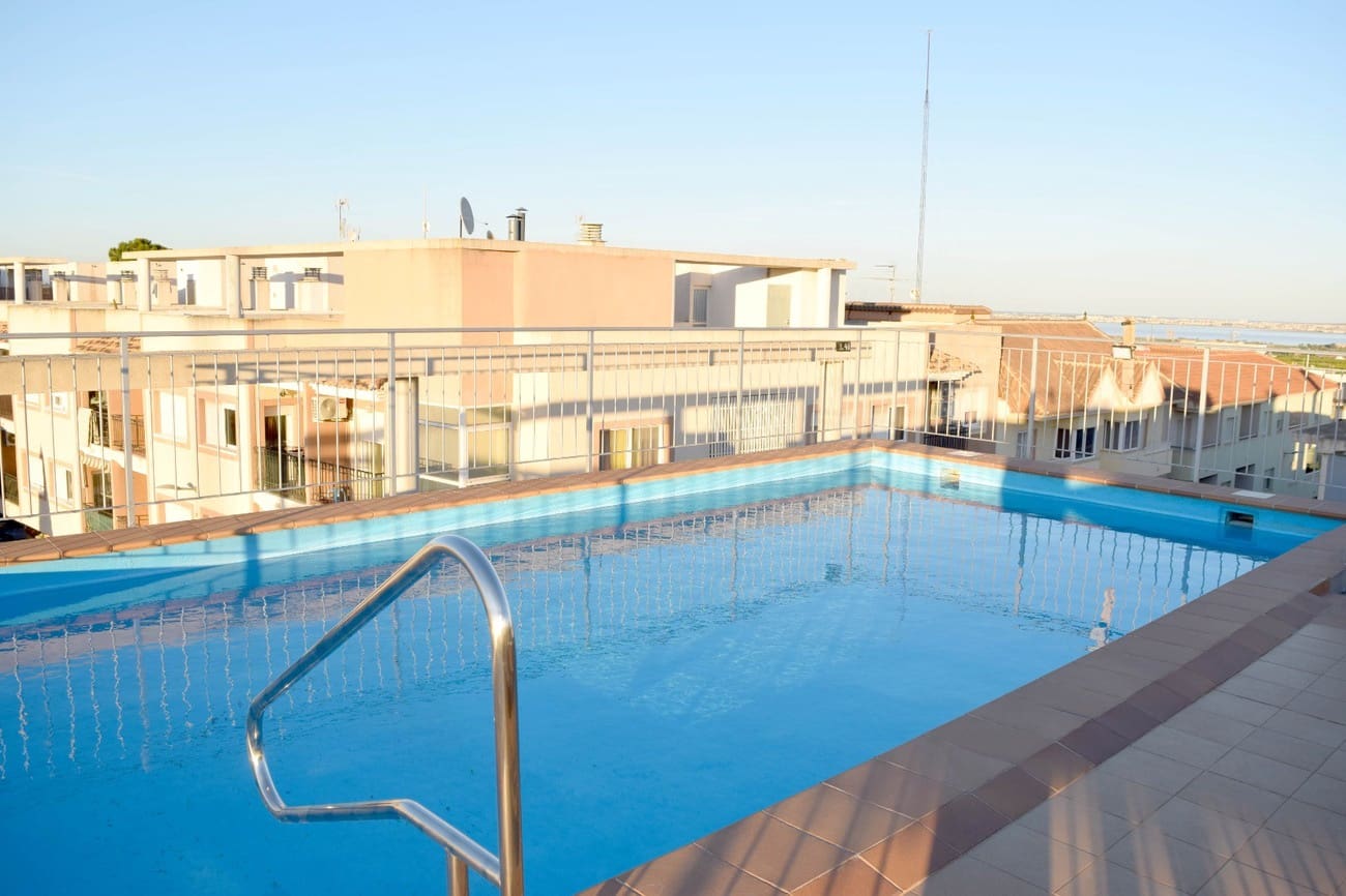 Apartamento de 2 habitaciones en San Miguel de Salinas en venta con piscina garaje - 165.000 € (Ref: 9727404)