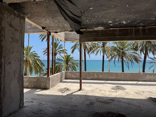 Chalet en Punta Prima, Orihuela en venta con piscina - 2.750.000 € (Ref: 9727405)