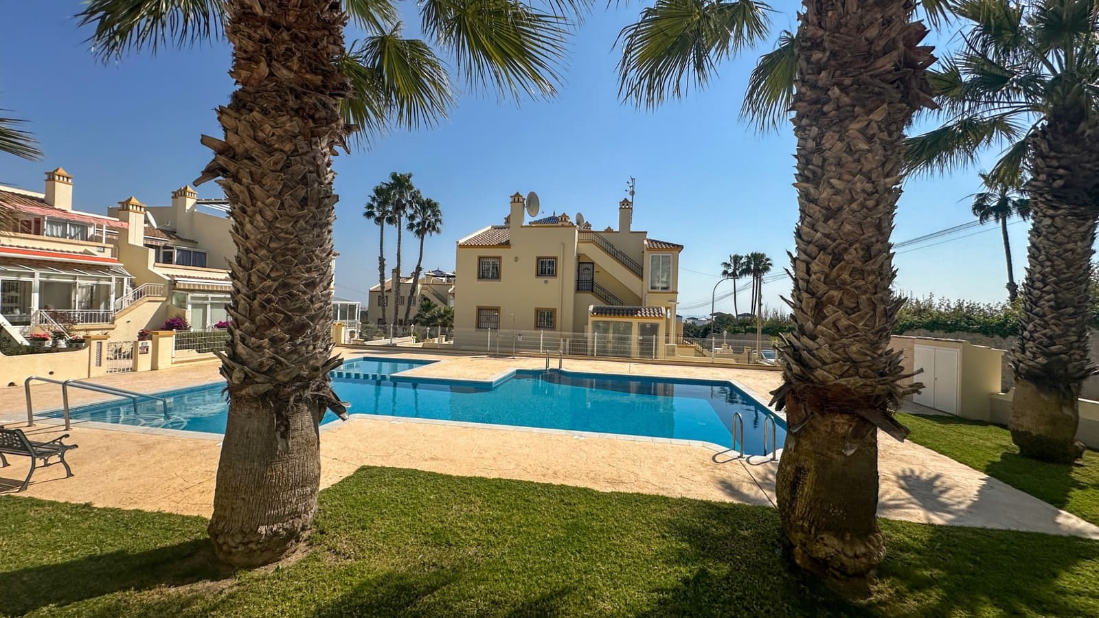 3 soveværelse Lejlighed til salg i Orihuela Costa med swimmingpool garage - € 319.000 (Ref: 9730831)