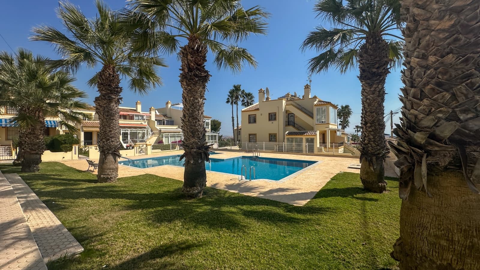 3 soveværelse Lejlighed til salg i Orihuela Costa med swimmingpool garage - € 319.000 (Ref: 9730831)