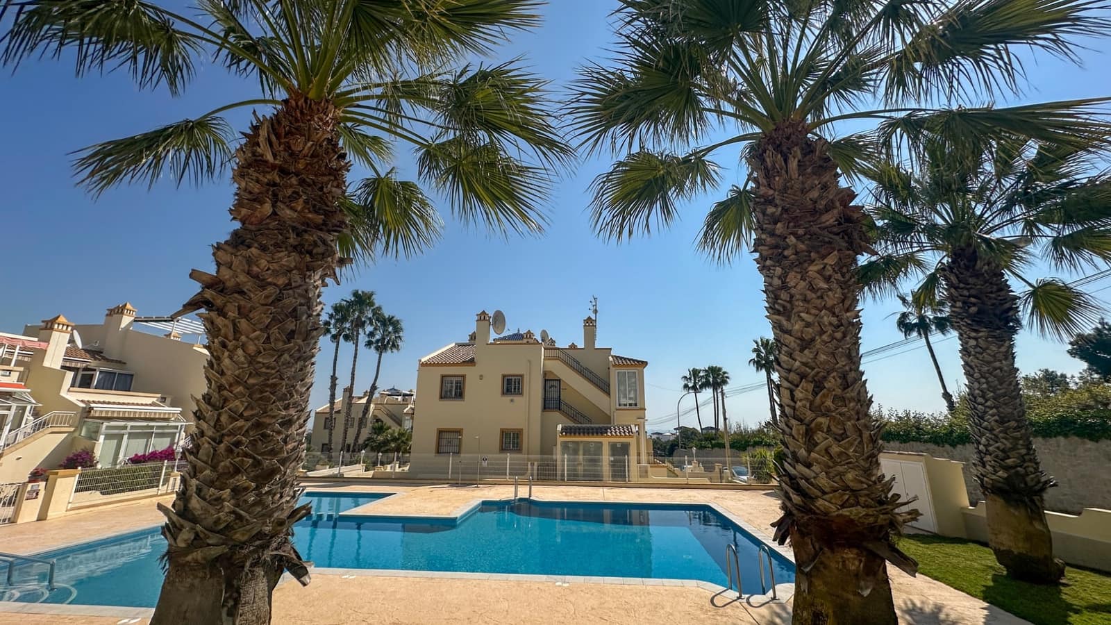 3 soveværelse Lejlighed til salg i Orihuela Costa med swimmingpool garage - € 319.000 (Ref: 9730831)