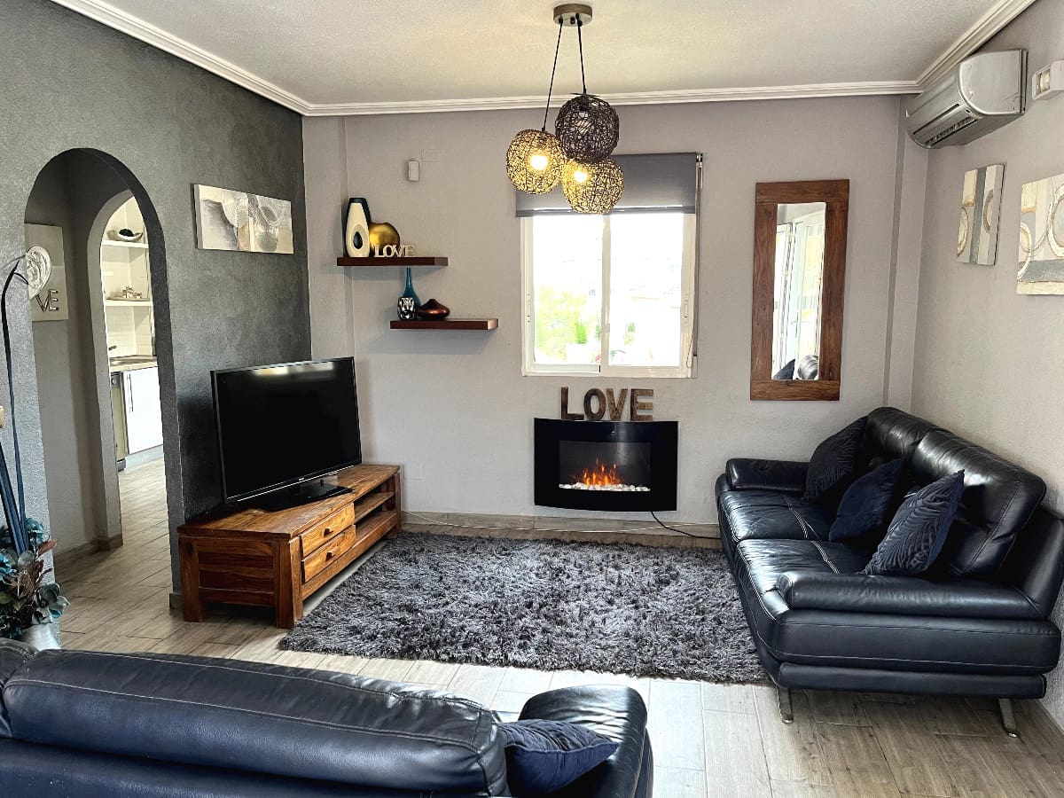 4 slaapkamer Villa te koop in Playa Flamenca met zwembad garage - € 399.000 (Ref: 9732145)