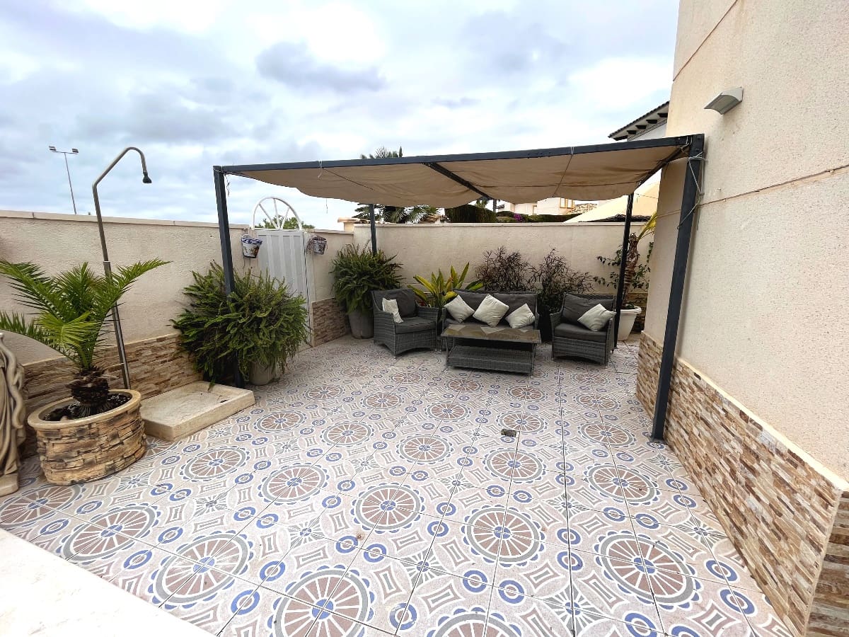 4 slaapkamer Villa te koop in Playa Flamenca met zwembad garage - € 399.000 (Ref: 9732145)