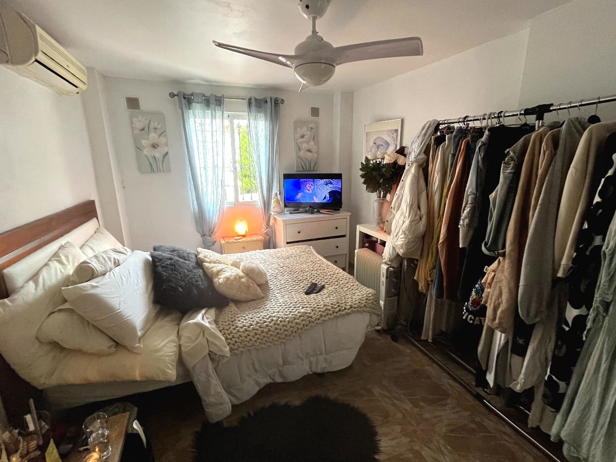 4 slaapkamer Villa te koop in Playa Flamenca met zwembad garage - € 399.000 (Ref: 9732145)