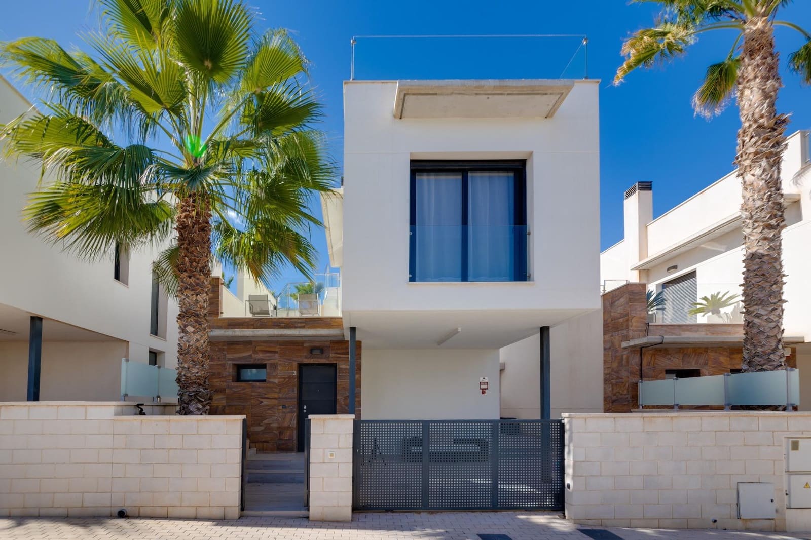 3 bedroom Villa for sale in Cabo Roig with pool garage - € 450,000 (Ref: 9732148)