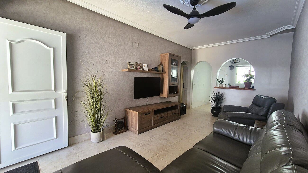 Bungalow de 2 habitaciones en Villamartin en venta con piscina - 240.000 € (Ref: 9746761)