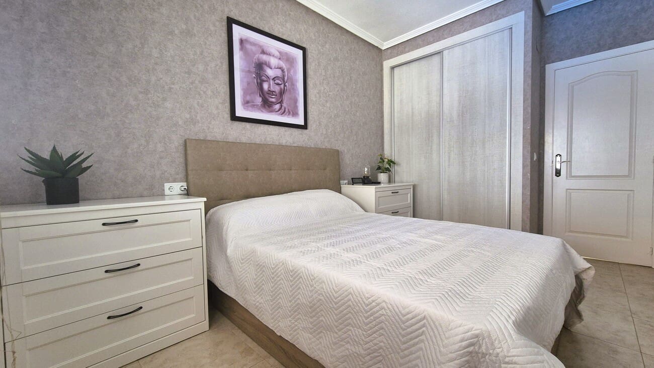 Bungalow de 2 habitaciones en Villamartin en venta con piscina - 240.000 € (Ref: 9746761)