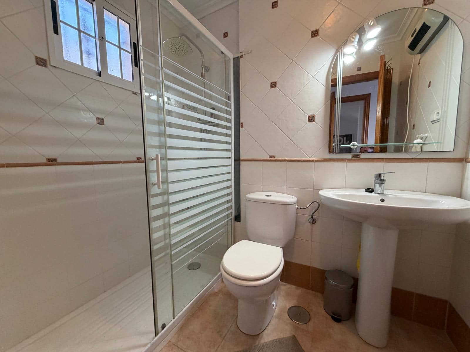 Casa de 2 habitaciones en Torrevieja en venta con piscina garaje - 247.000 € (Ref: 9746767)