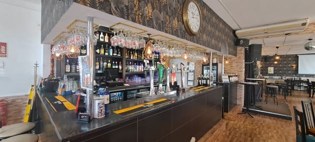 Commercieel te koop in Villamartin, Orihuela - € 95.000 (Ref: 9763963)