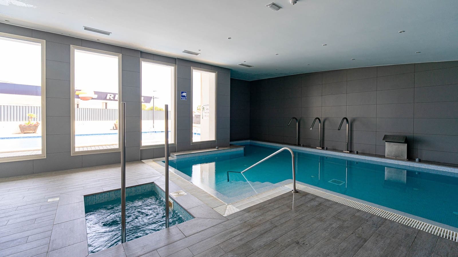 2 sypialnia Apartament na sprzedaż w Orihuela Costa z basenem garażem - 275 000 € (Ref: 9797474)