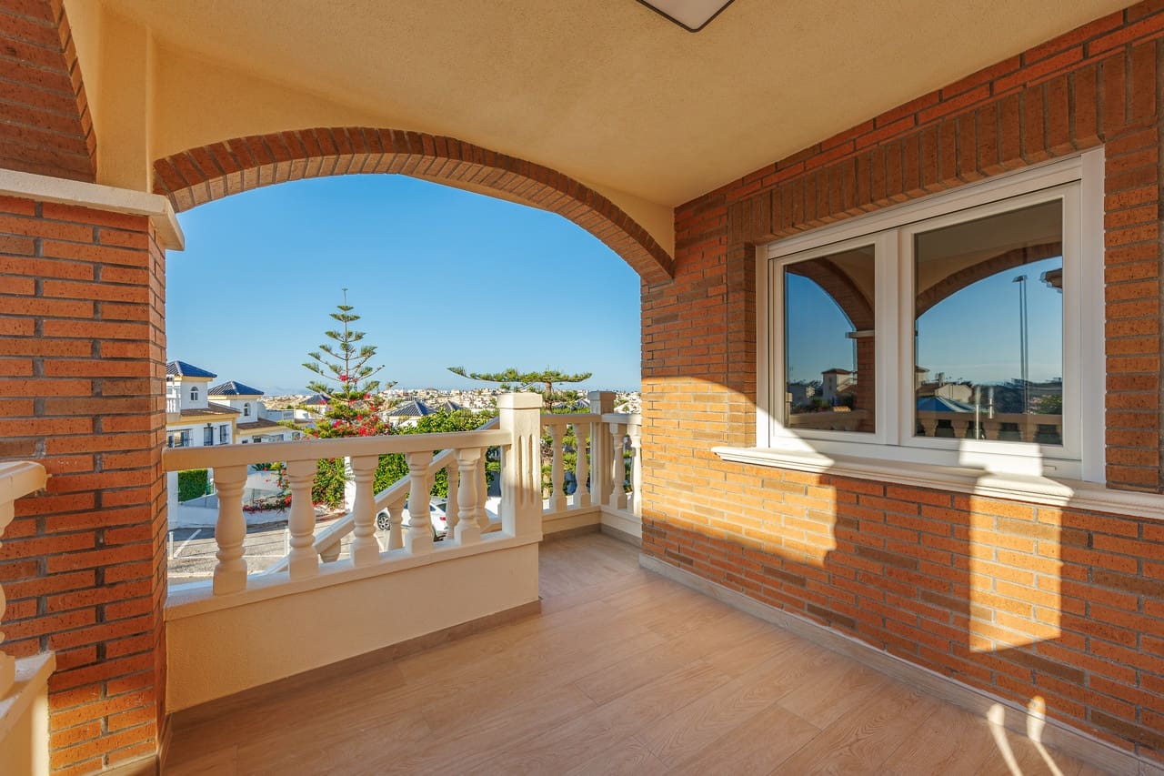 4 soveværelse Villa til salg i Ciudad Quesada med swimmingpool garage - € 580.000 (Ref: 9797504)