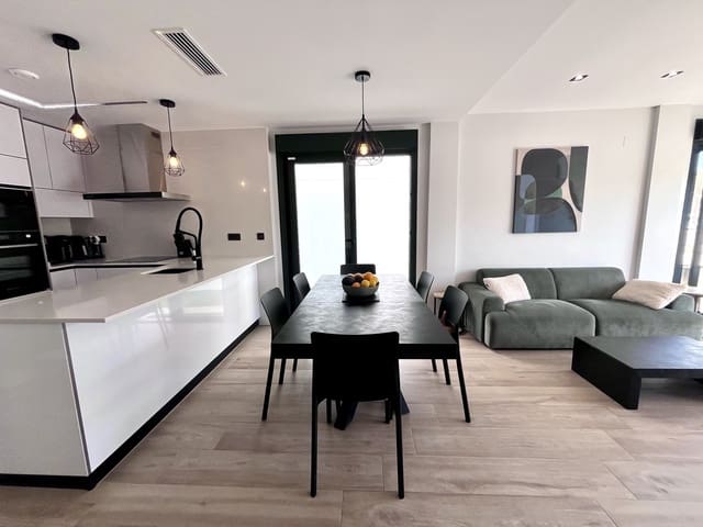 4 soveværelse Villa til salg i Punta Prima, Orihuela med swimmingpool - € 794.950 (Ref: 9797505)