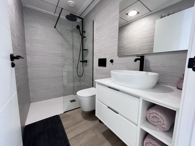 4 soveværelse Villa til salg i Punta Prima, Orihuela med swimmingpool - € 794.950 (Ref: 9797505)