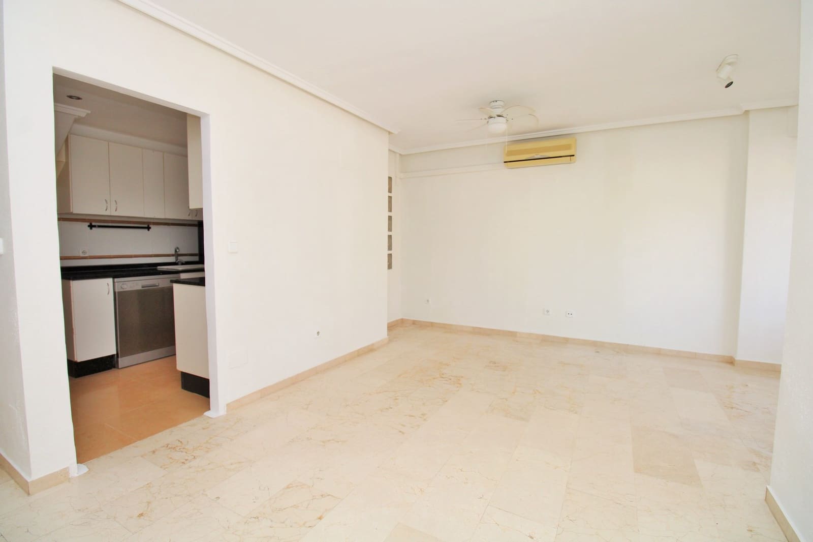 3 chambre Maison de Ville à vendre à Villamartin avec piscine - 229 000 € (Ref: 9797770)