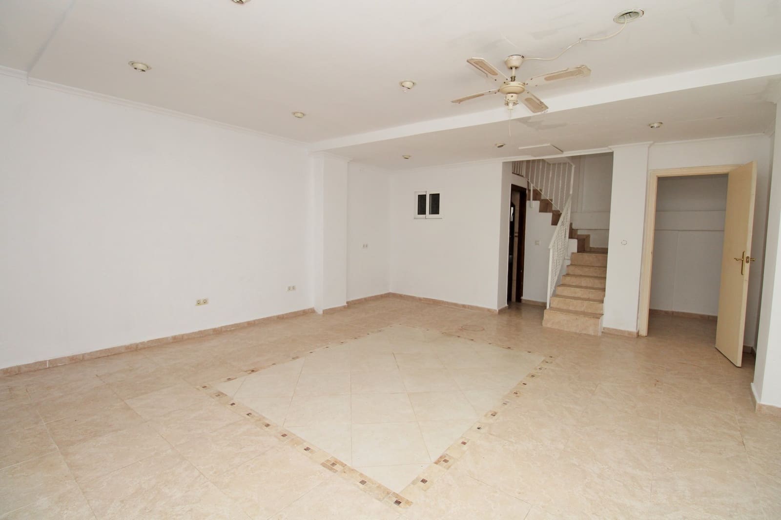 3 chambre Maison de Ville à vendre à Villamartin avec piscine - 229 000 € (Ref: 9797770)