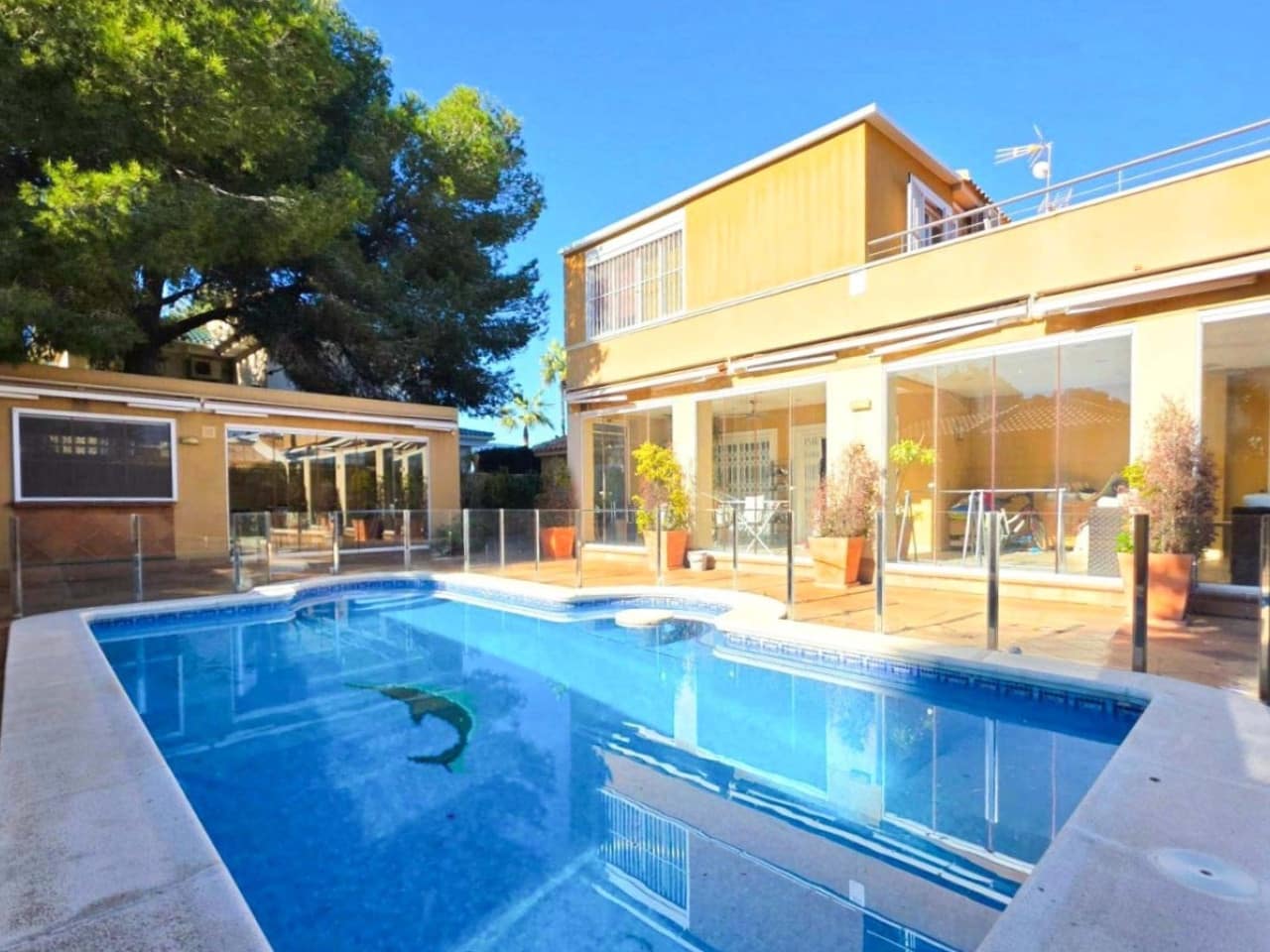 Chalet de 5 habitaciones en Campoamor en venta con piscina garaje - 739.900 € (Ref: 9797776)