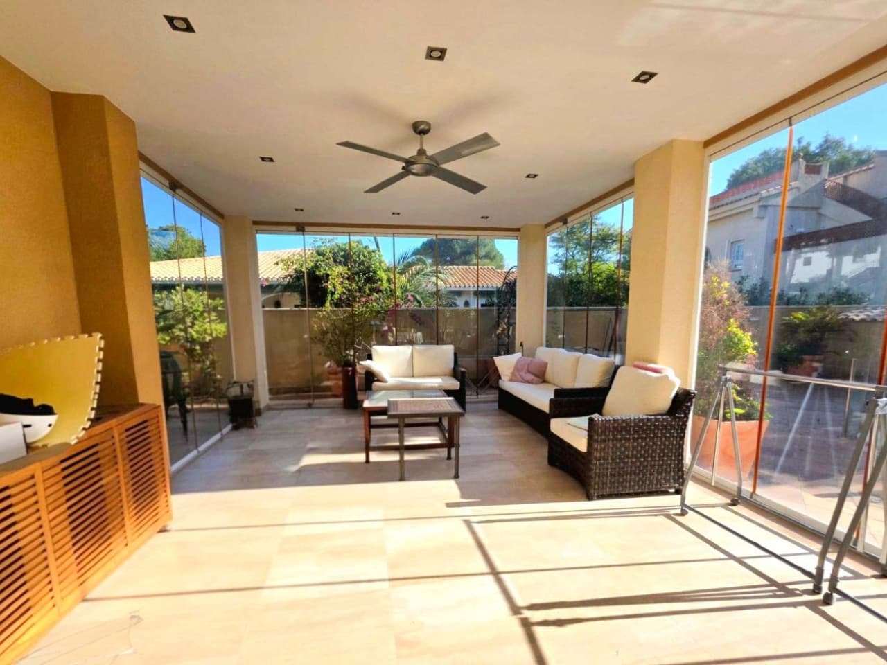 Chalet de 5 habitaciones en Campoamor en venta con piscina garaje - 739.900 € (Ref: 9797776)