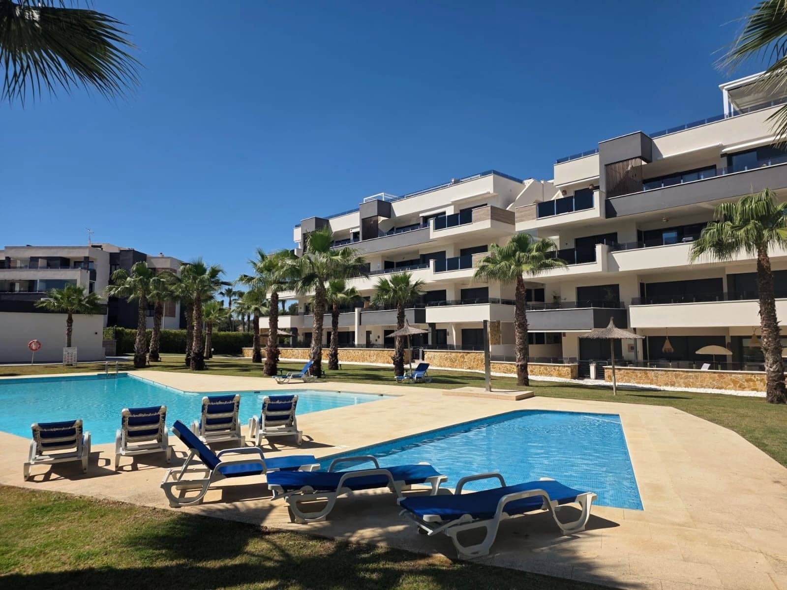2 soverom Leilighet til salgs i Orihuela Costa med svømmebasseng garasje - € 299 900 (Ref: 9797777)