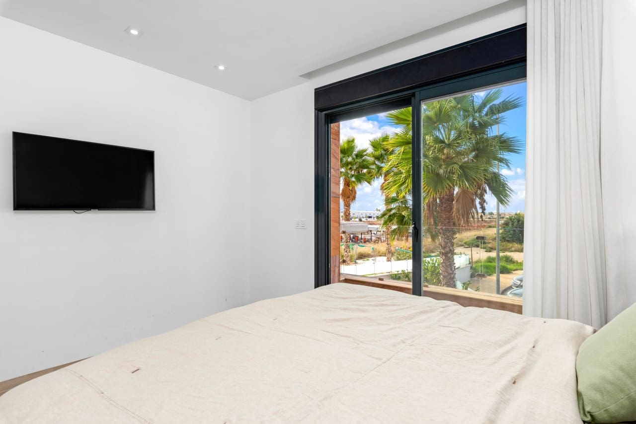 5 soverom Villa til salgs i Cabo Roig med svømmebasseng garasje - € 829 000 (Ref: 9797798)
