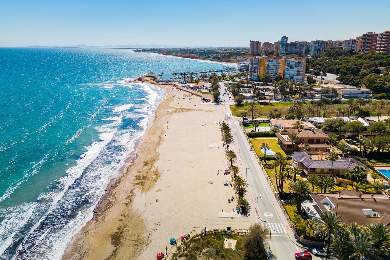 7 makuuhuone Huvila myytävänä paikassa Dehesa de Campoamor mukana uima-altaan 
autotalli - 1 350 000 € (Ref: 9797807)