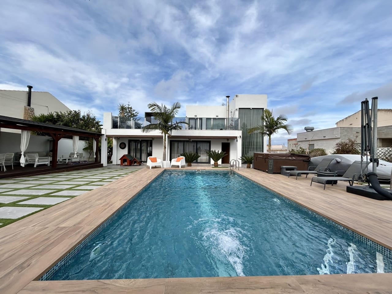 3 bedroom Villa for sale in Los Balcones with pool - € 1,320,000 (Ref: 9797808)