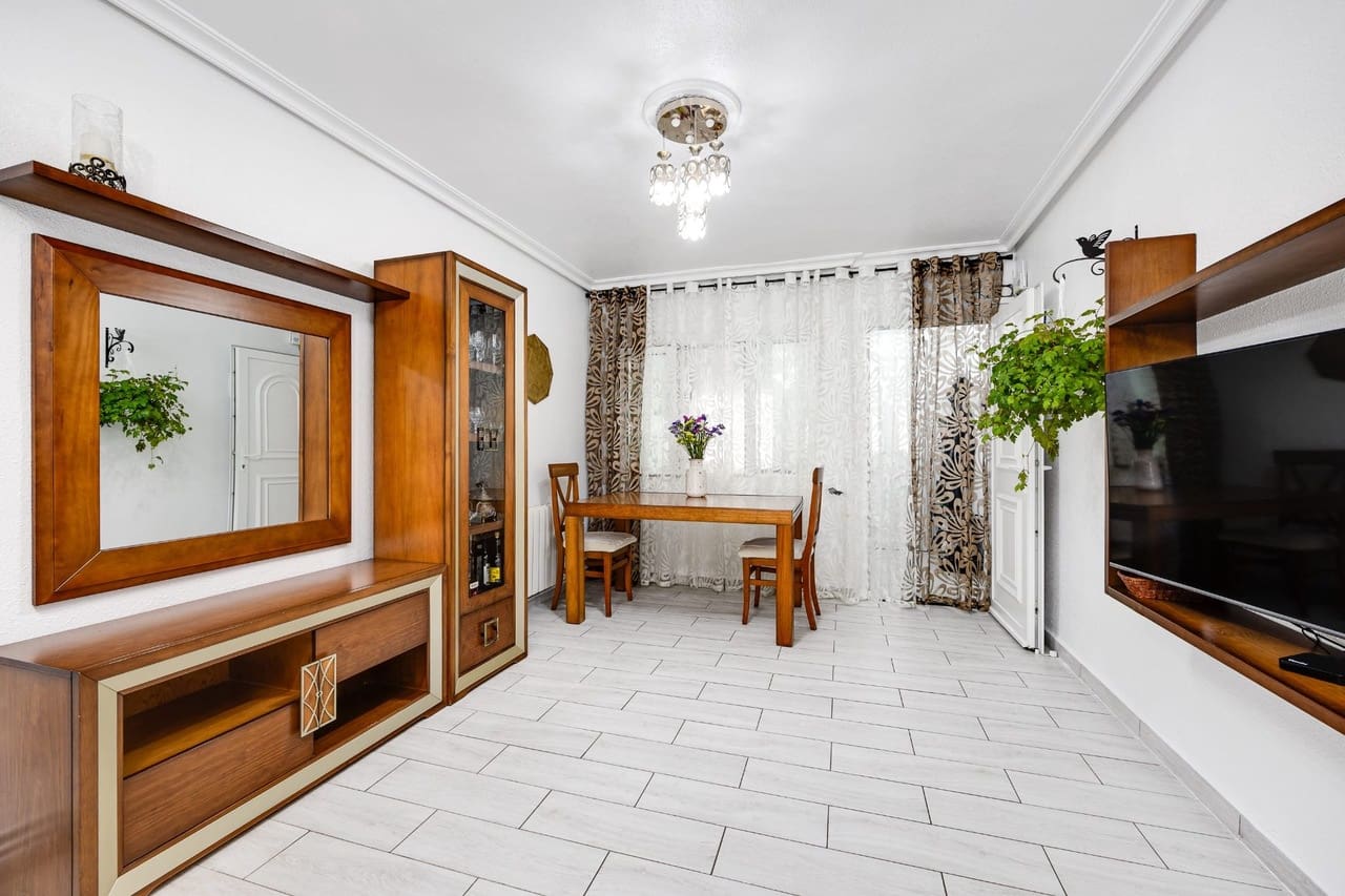 3 Zimmer Haus zu verkaufen in Torrevieja mit Pool Garage - 249.900 € (Ref: 9797815)