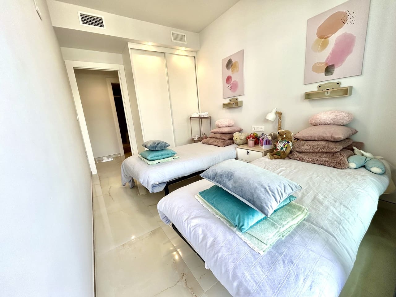 3 sypialnia Apartament na sprzedaż w Playa Flamenca z basenem garażem - 450 000 € (Ref: 9797831)